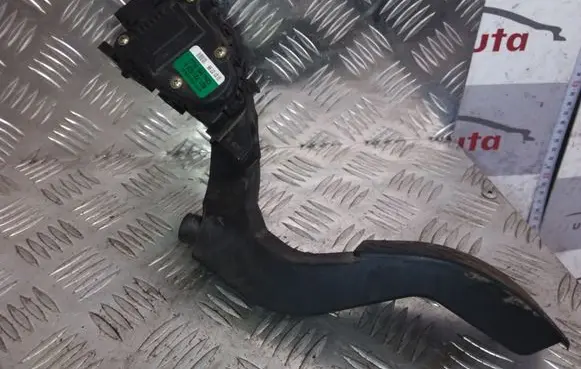 Volkswagen PASSAT B5 Accelerator throttle pedal 8D1721523A 6PV00802607