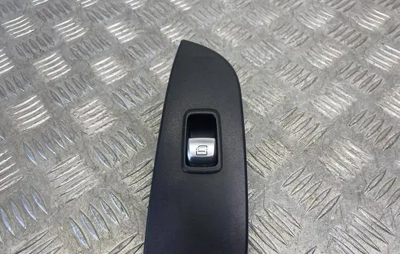 Mercedes-Benz Vito Viano W447 Electric window control switch A2059051513