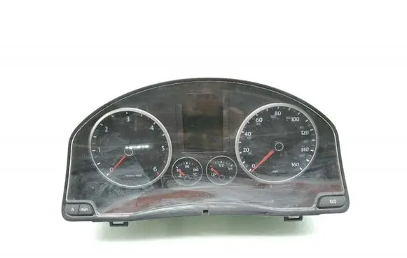 Volkswagen Tiguan Speedometer (instrument cluster) 5N0920970D
