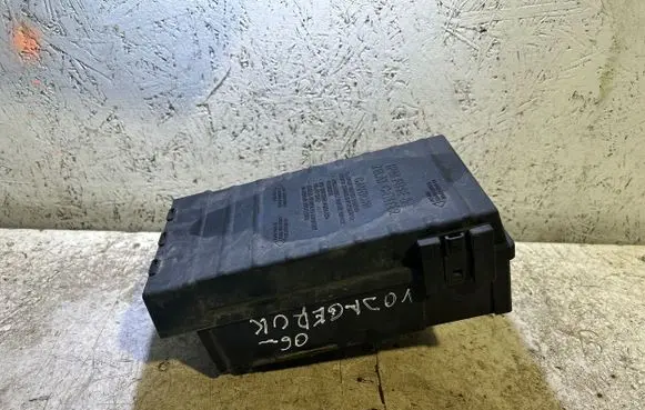 Chrysler Voyager Fuse module 05144509AF 095700128 10020AU