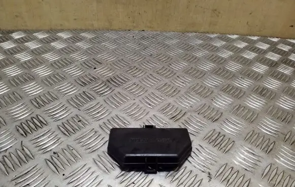 Toyota RAV 4 (XA20) Fuse box cover