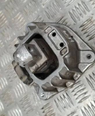 BMW 5 GT F07 Engine mount bracket 68623513 6777373