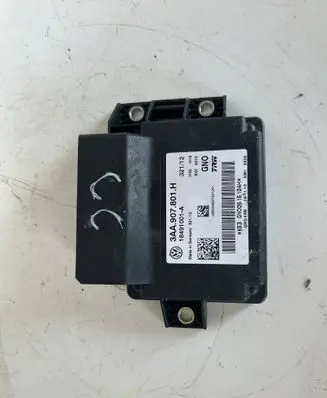 Volkswagen PASSAT CC Hand brake control module 3aa907801H