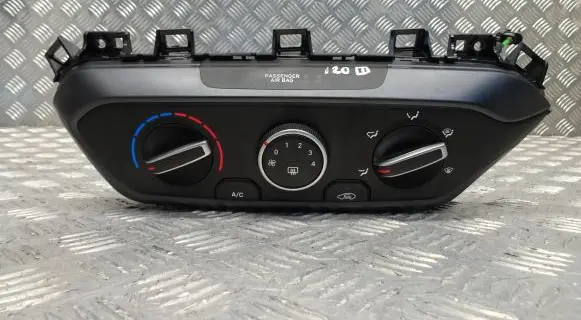 Hyundai i20 Active Climate control unit 97250-Q0011