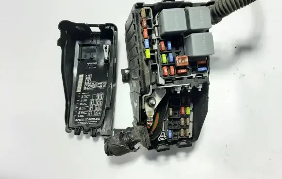 Volvo XC60 Fuse module 6G9T14A067CA 6G9T14A076MB