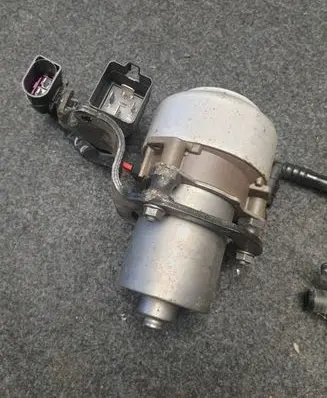 Volkswagen Jetta USA Vacuum pump 5Q0612181