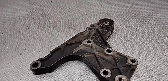 Land Rover Freelander Front differential bracket TAU100220C
