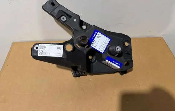 Volvo XC60 Fender mounting bracket 32417474
