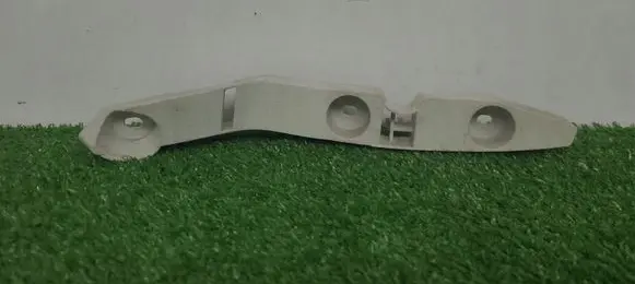 Ford Focus Front bumper mounting bracket