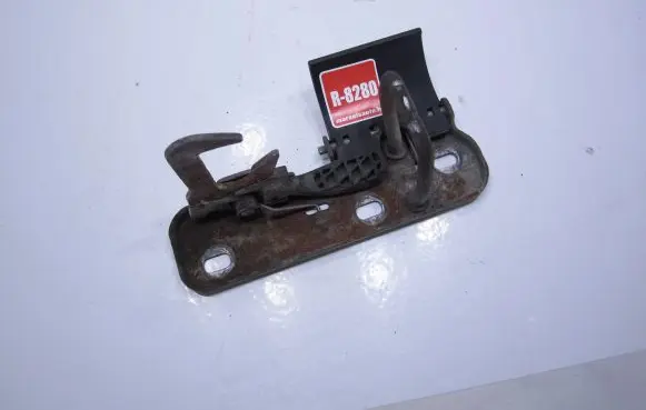 Volkswagen PASSAT B7 Engine bonnet/hood lock/latch loop/hook 3AA823480