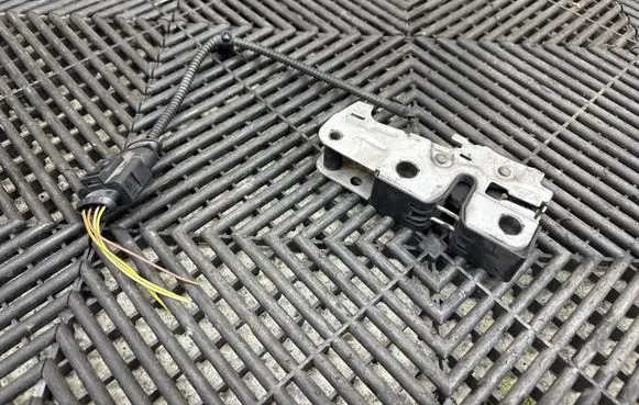 Porsche Cayenne (92A) Engine bonnet/hood lock/catch