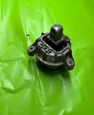 BMW 5 F10 F11 Engine mount bracket 6780264 170311