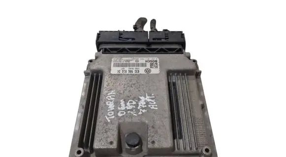 Volkswagen Touran I Engine control unit/module 03G906016DK 0281011946
