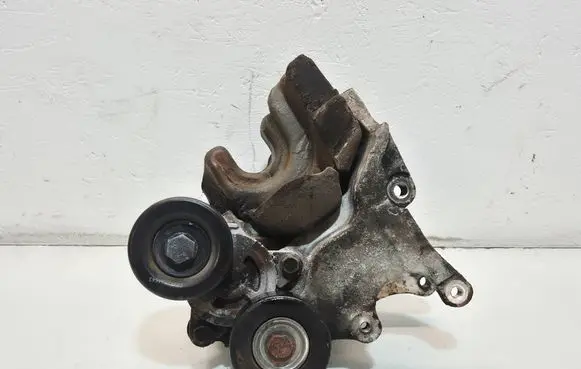 Hyundai Santa Fe Generator/alternator bracket 