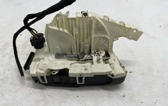 Mercedes-Benz ML W166 Front door lock A1667200635