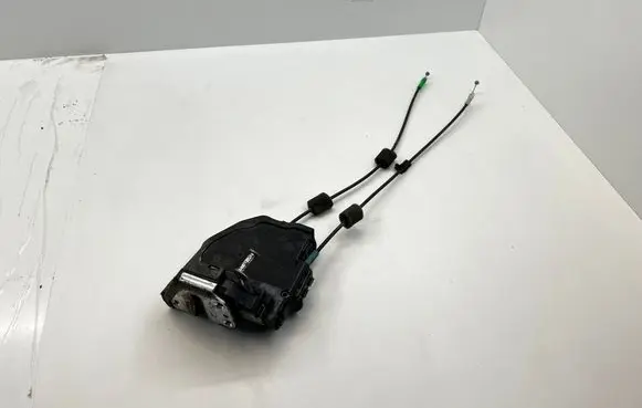 Toyota RAV 4 (XA30) Rear door lock 2C6110308