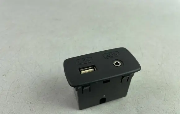 Subaru Impreza IV USB socket connector