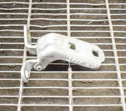 Chevrolet Volt I Rear door lower hinge P12010