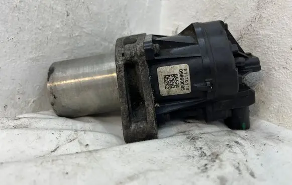 Opel Insignia A EGR valve 55570005