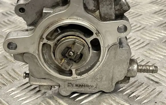 Volkswagen Touareg I Vacuum pump LA2231010