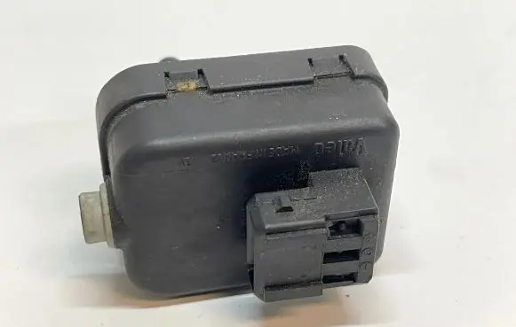 Toyota Yaris Headlight level adjustment motor 69036766