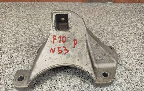 BMW 5 F10 F11 Engine mounting bracket 6775914