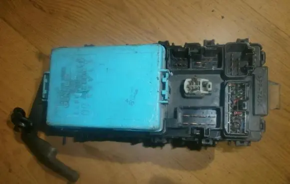 Mitsubishi Colt Fuse box set 2323006072 mr228760