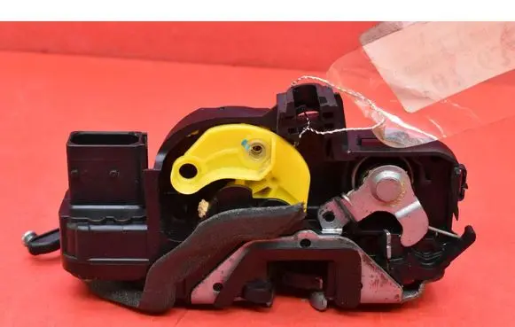 Opel Insignia A Front door lock 