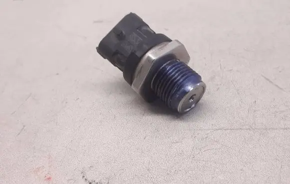 Volvo V70 Fuel pressure sensor 0281002707
