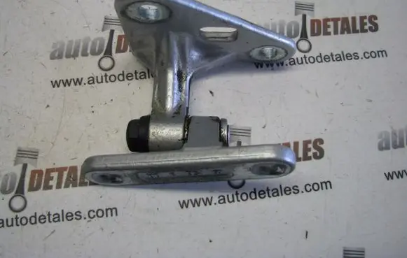 Mercedes-Benz E W211 Front door upper hinge