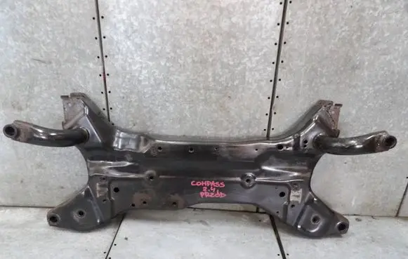 Jeep Compass Engine mount bracket 
