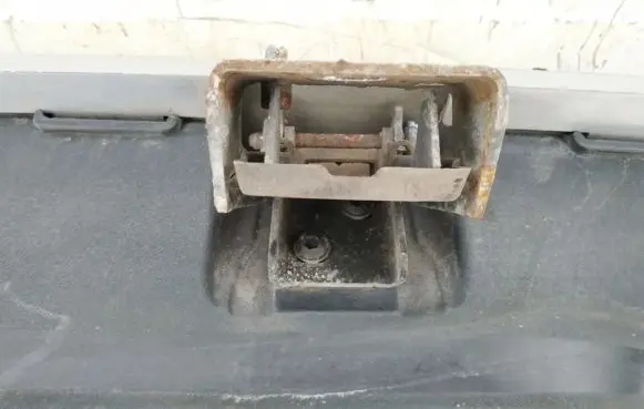 Citroen C2 Tailgate/trunk/boot hinge