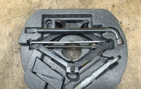 Jaguar XF X250 Tool set 8X2317B043AC