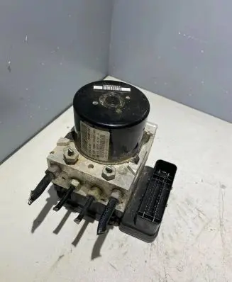 Volvo V70 ABS Pump 31261142 000404974D0 10092604043