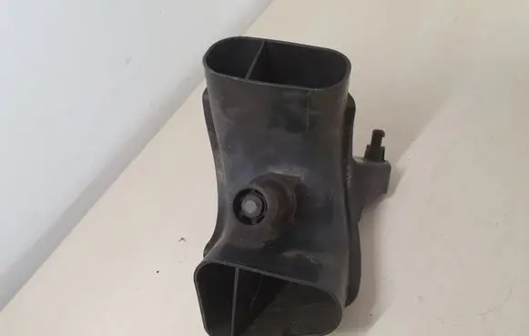 Opel Astra J Air intake duct part 13284048