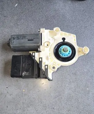 Volkswagen PASSAT B6 Rear door window regulator motor 1K0959704P 974226114 984065340