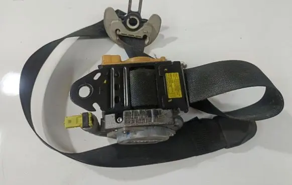 Toyota Avensis T250 Front seatbelt 50109A184