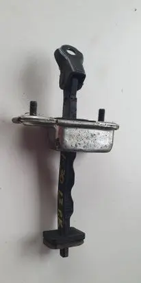 Hyundai i30 Front door check strap stopper