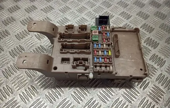 Toyota Corolla E120 E130 Fuse box cover 