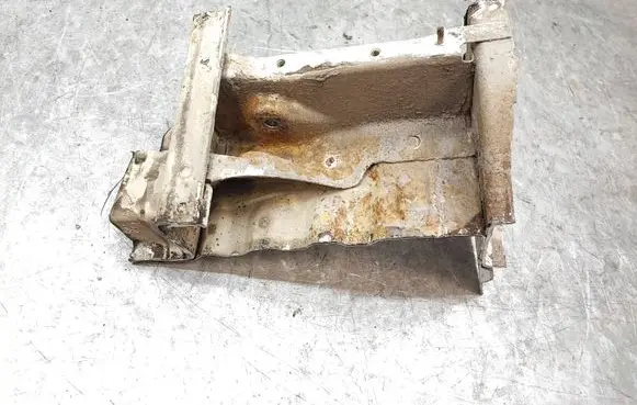 Volkswagen Transporter - Caravelle T5 Front shock absorber mounting bracket 