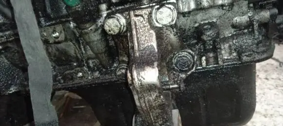 Peugeot 206 Engine mounting bracket