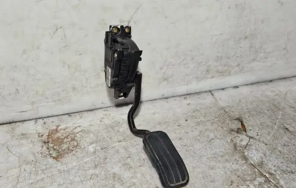 Volkswagen Sharan Accelerator throttle pedal 7M3721603B YM219F836AA
