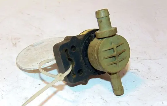 Mercedes-Benz E W210 Fuel tank valve A0004701693 0004701693