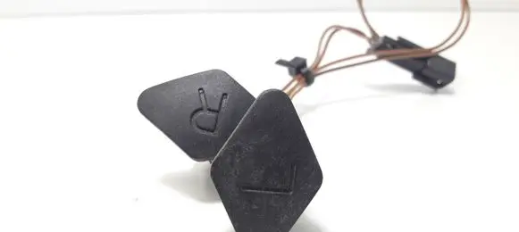 Steering wheel buttons/switches