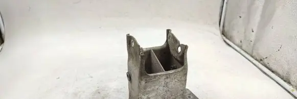 Front bumper mounting bracket