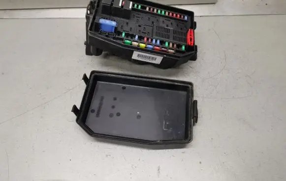 Jaguar X-Type Fuse module 4X4314A073DC