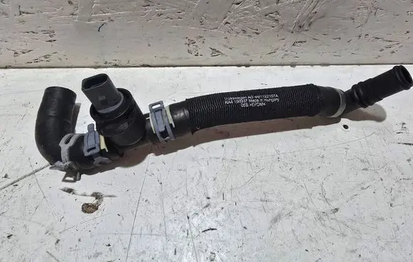 Engine coolant pipe/hose