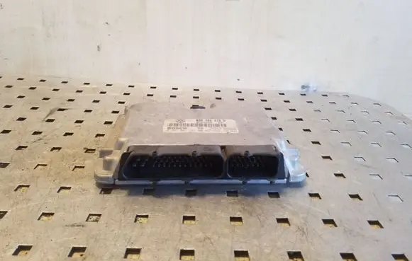 Volkswagen PASSAT B5 Engine control unit/module 038906018