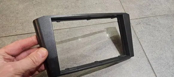 Radio/GPS head unit trim