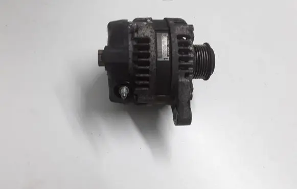 KIA Sorento Generator/alternator 373002F200